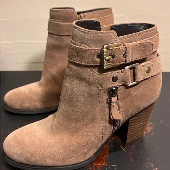 Guess Women’s Brown Suede Booties Size 7 1/2M - Picture 2 of 5